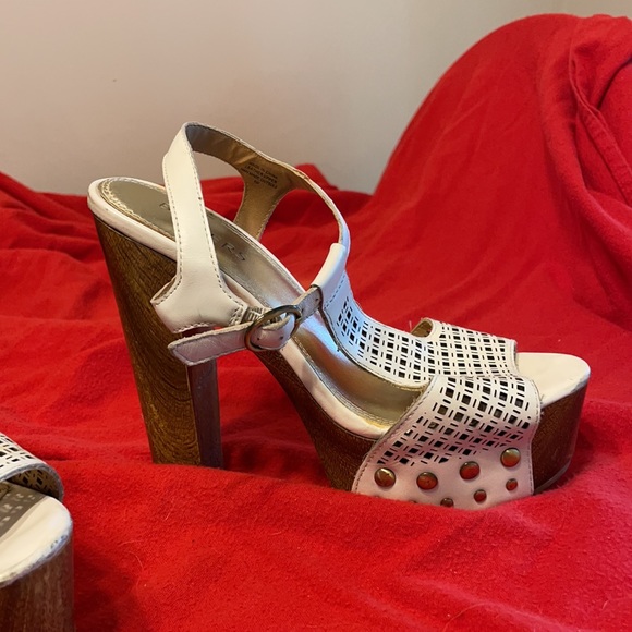 White block heel sandal type shoe 5” - Picture 5 of 6